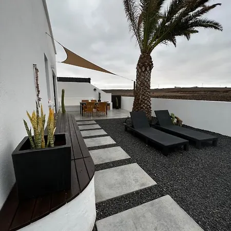 Casa Nusa * La Santa